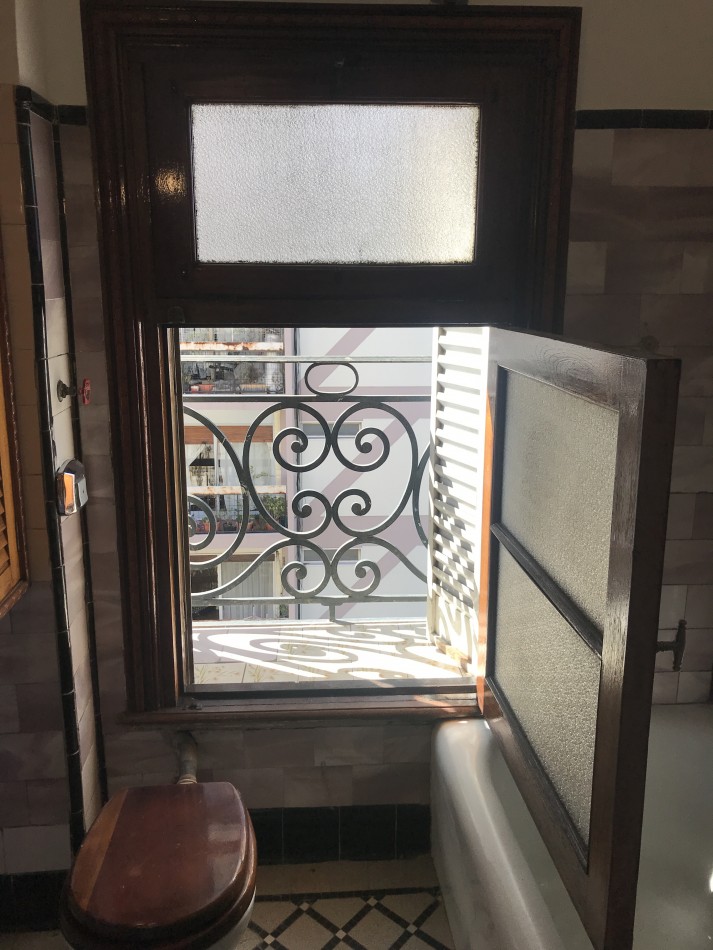 4 ambientes al frente con balcon Frances