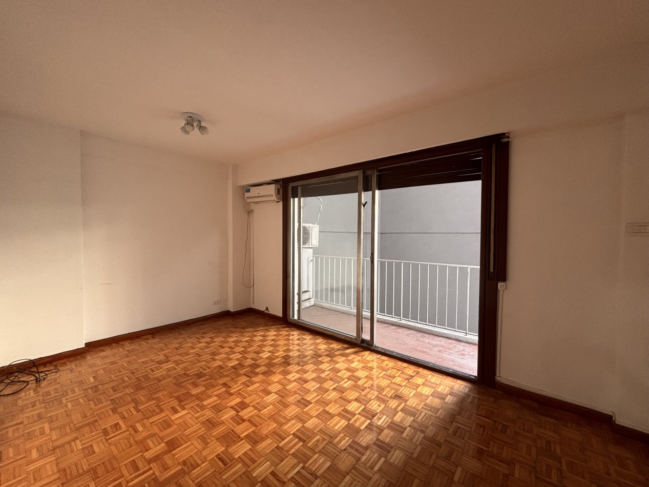 3 ambientes con balcon, palier privado y doble circulacion frente al PARQUE LAS HERAS