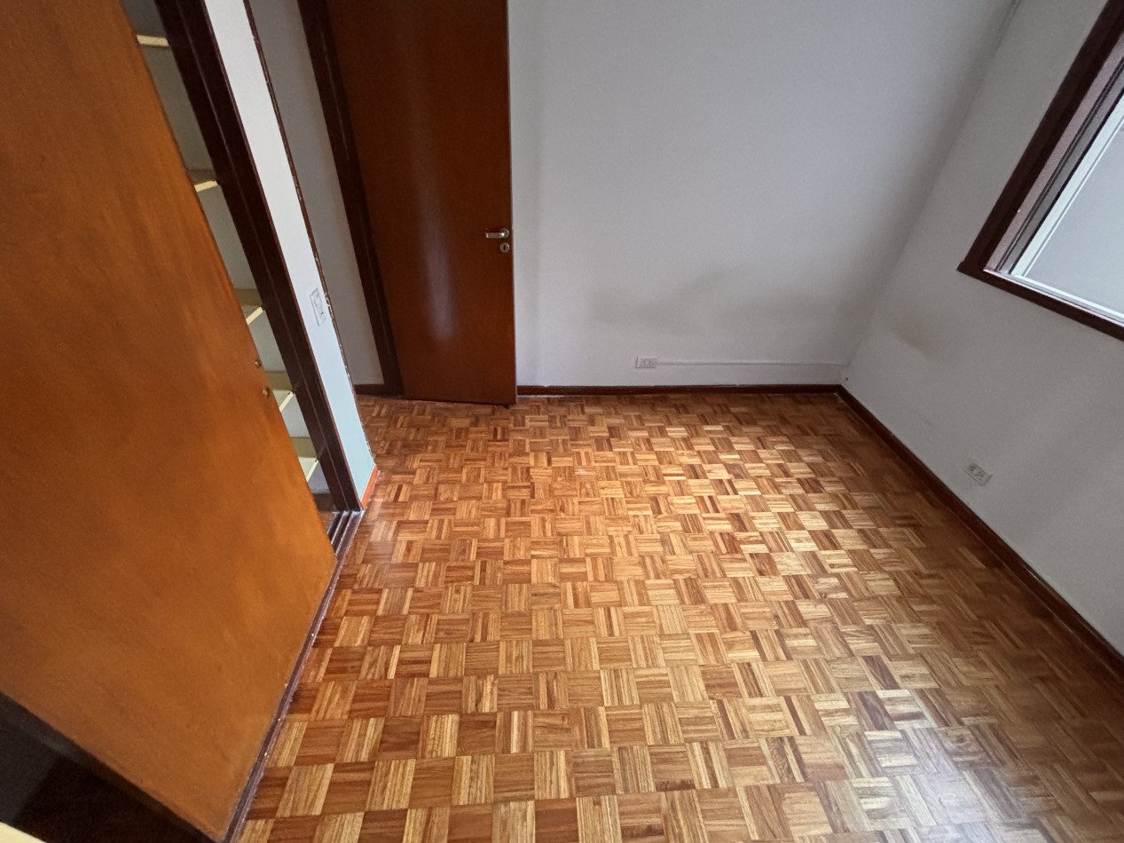 3 ambientes con balcon, palier privado y doble circulacion frente al PARQUE LAS HERAS