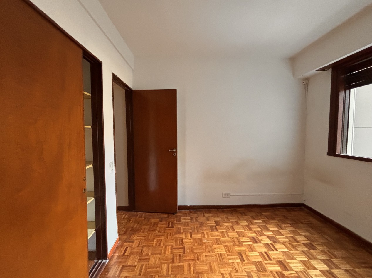 3 ambientes con balcon, palier privado y doble circulacion frente al PARQUE LAS HERAS