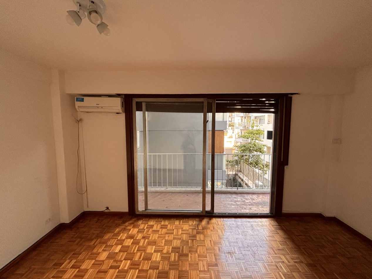 3 ambientes con balcon, palier privado y doble circulacion frente al PARQUE LAS HERAS