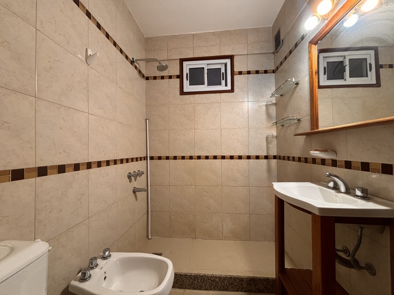 3 ambientes con balcon, palier privado y doble circulacion frente al PARQUE LAS HERAS