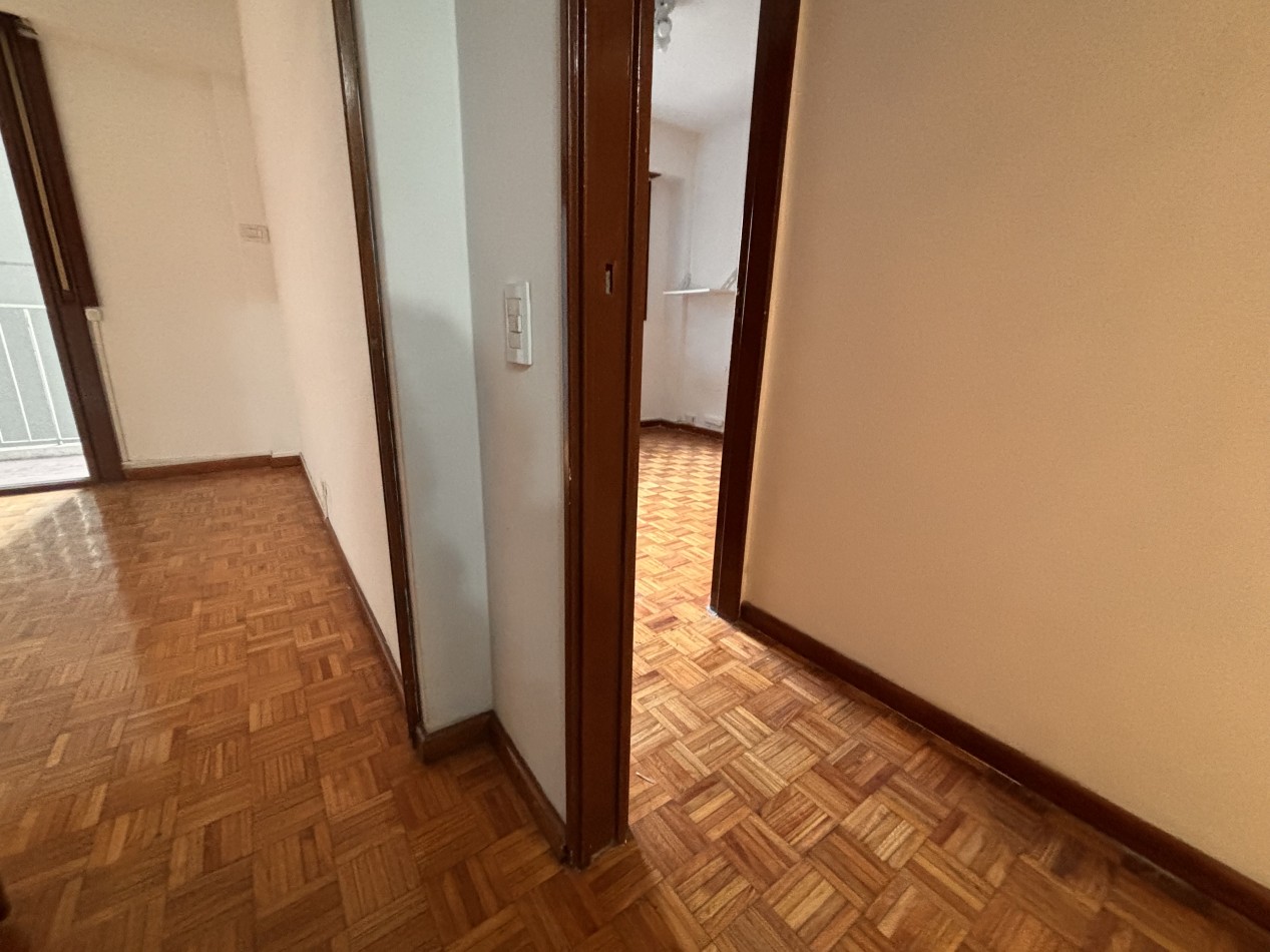 3 ambientes con balcon, palier privado y doble circulacion frente al PARQUE LAS HERAS