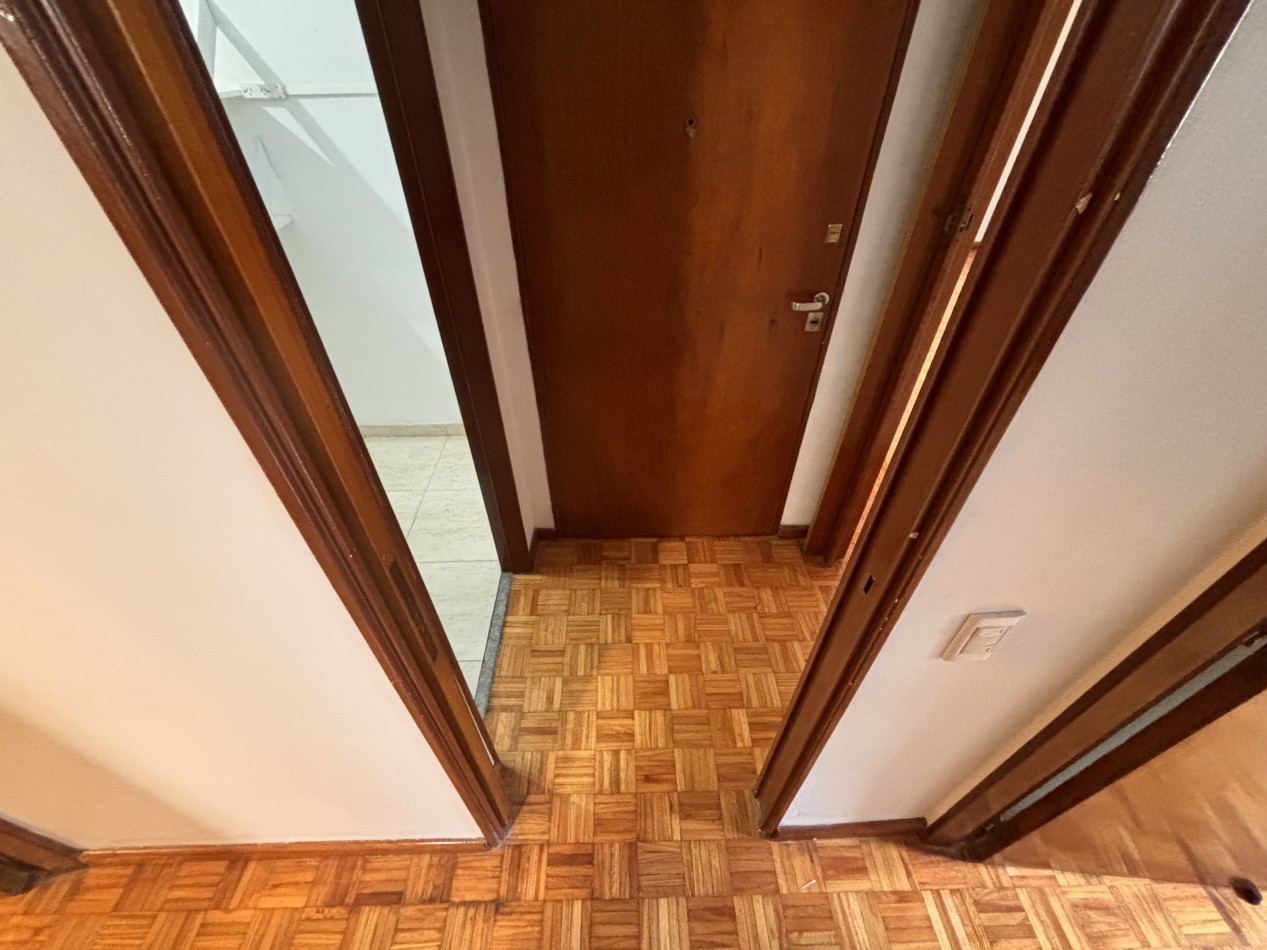 3 ambientes con balcon, palier privado y doble circulacion frente al PARQUE LAS HERAS