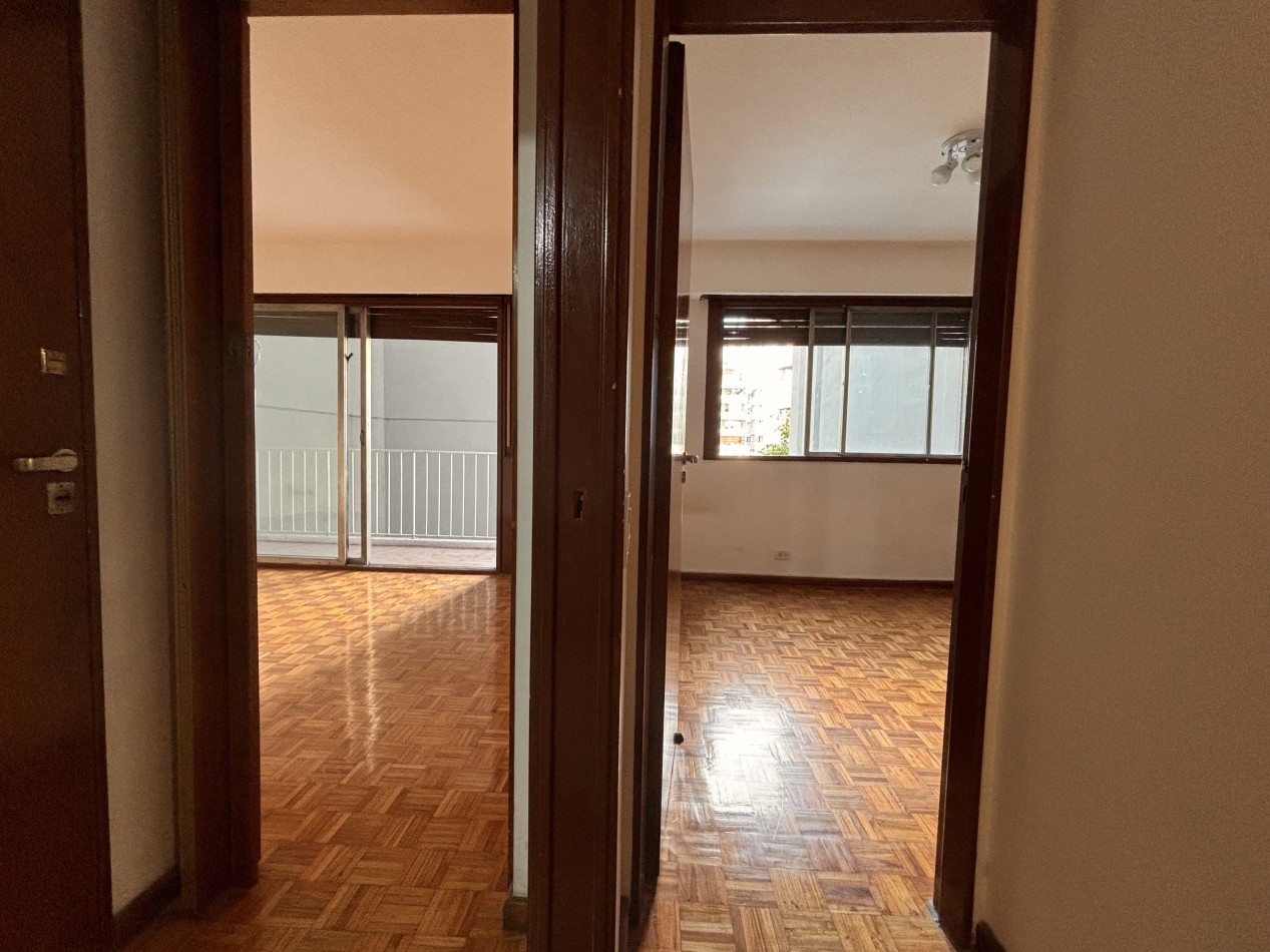 3 ambientes con balcon, palier privado y doble circulacion frente al PARQUE LAS HERAS