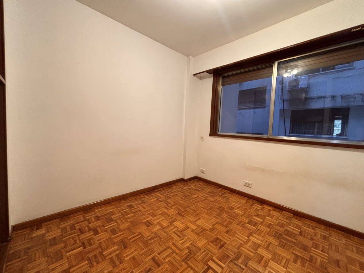 3 ambientes con balcon, palier privado y doble circulacion frente al PARQUE LAS HERAS