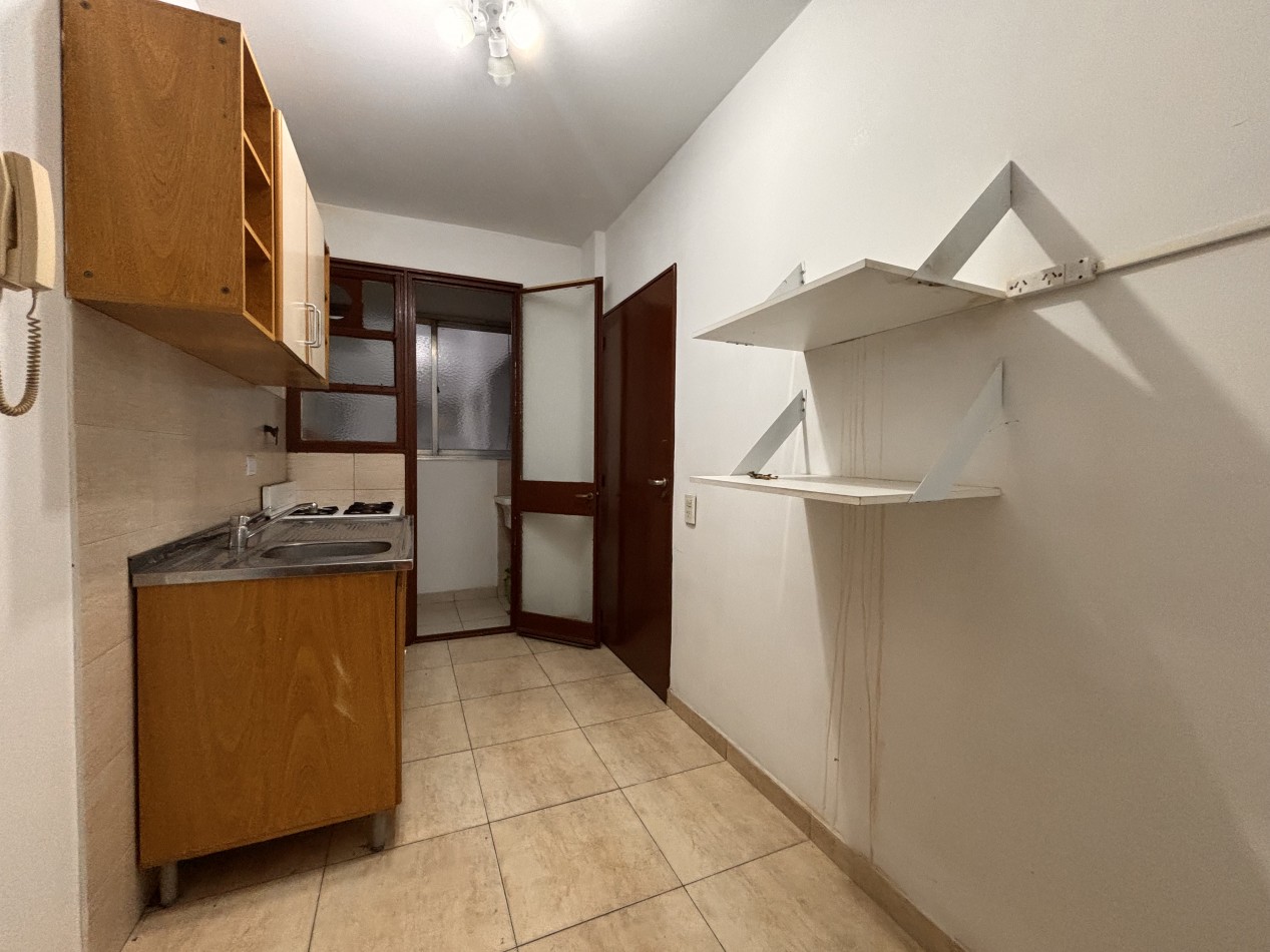 3 ambientes con balcon, palier privado y doble circulacion frente al PARQUE LAS HERAS