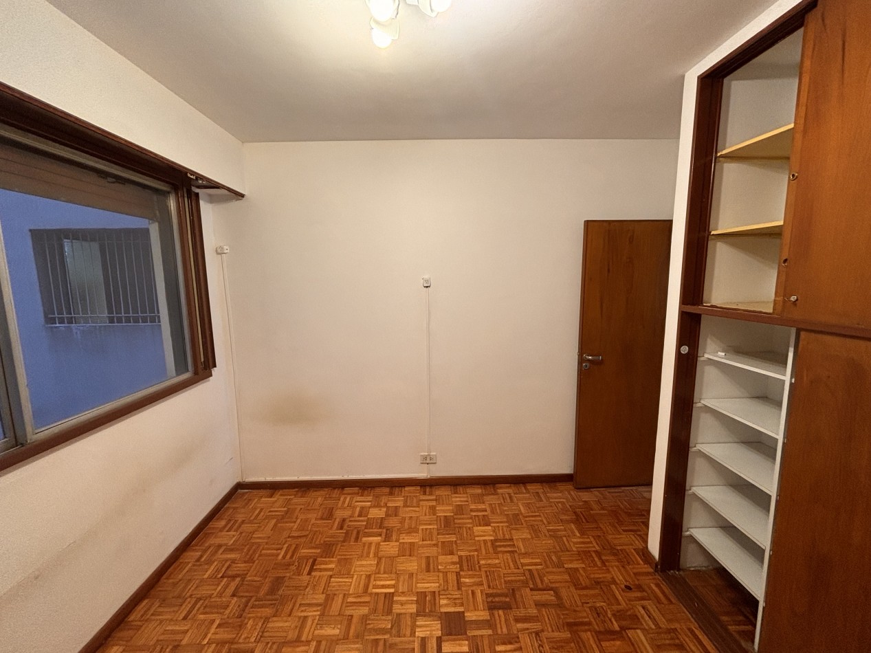 3 ambientes con balcon, palier privado y doble circulacion frente al PARQUE LAS HERAS
