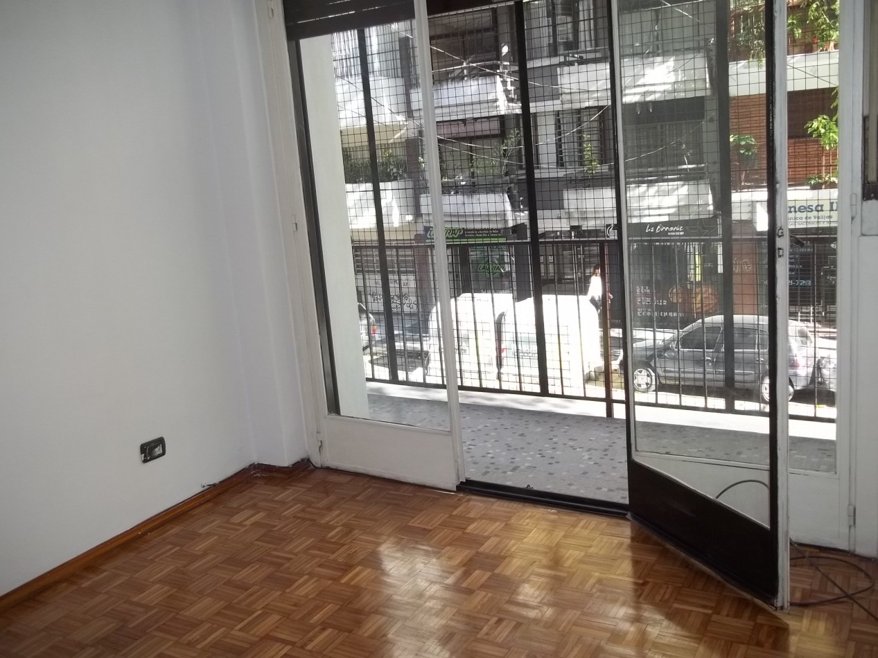 2 ambientes al frente con balcon