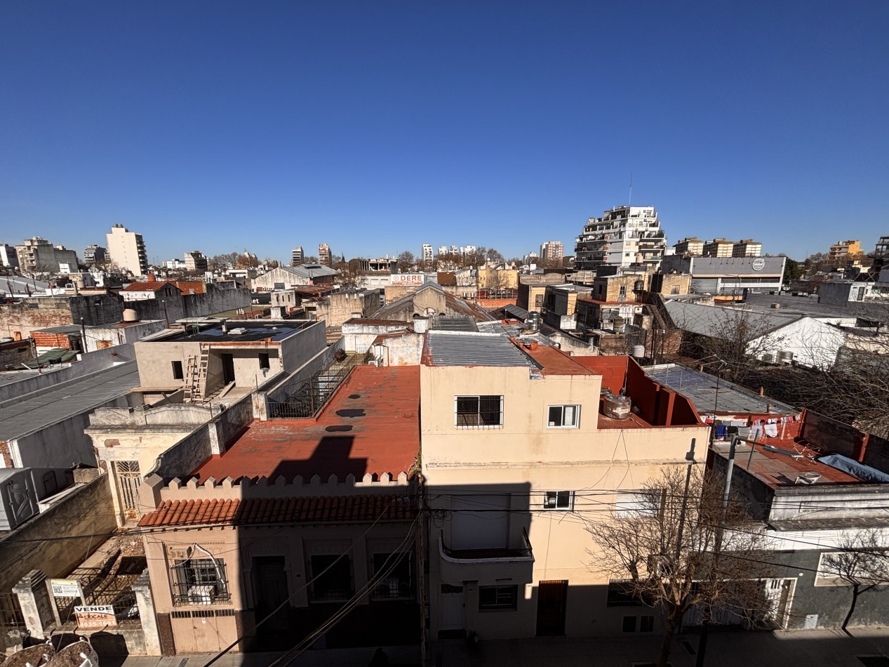 Excelente PH al frente con balcon y terraza propia 
