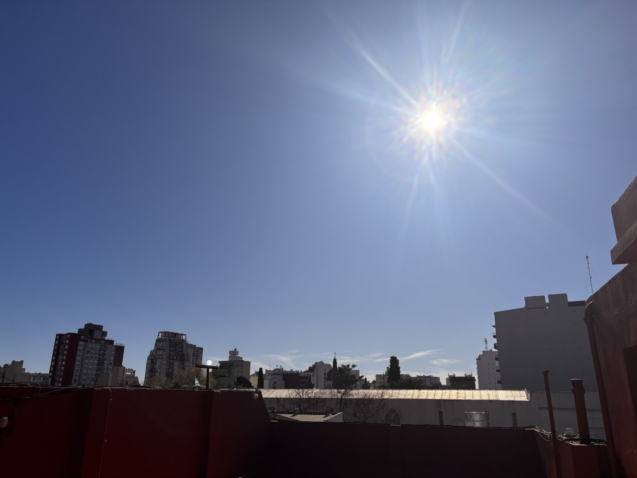 Excelente PH al frente con balcon y terraza propia 