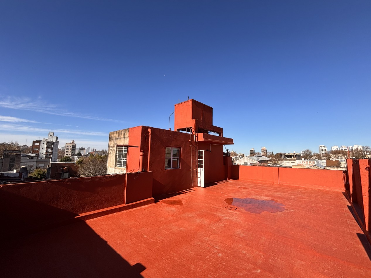 Excelente PH al frente con balcon y terraza propia 