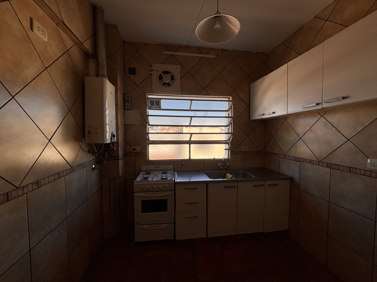 Excelente PH al frente con balcon y terraza propia 
