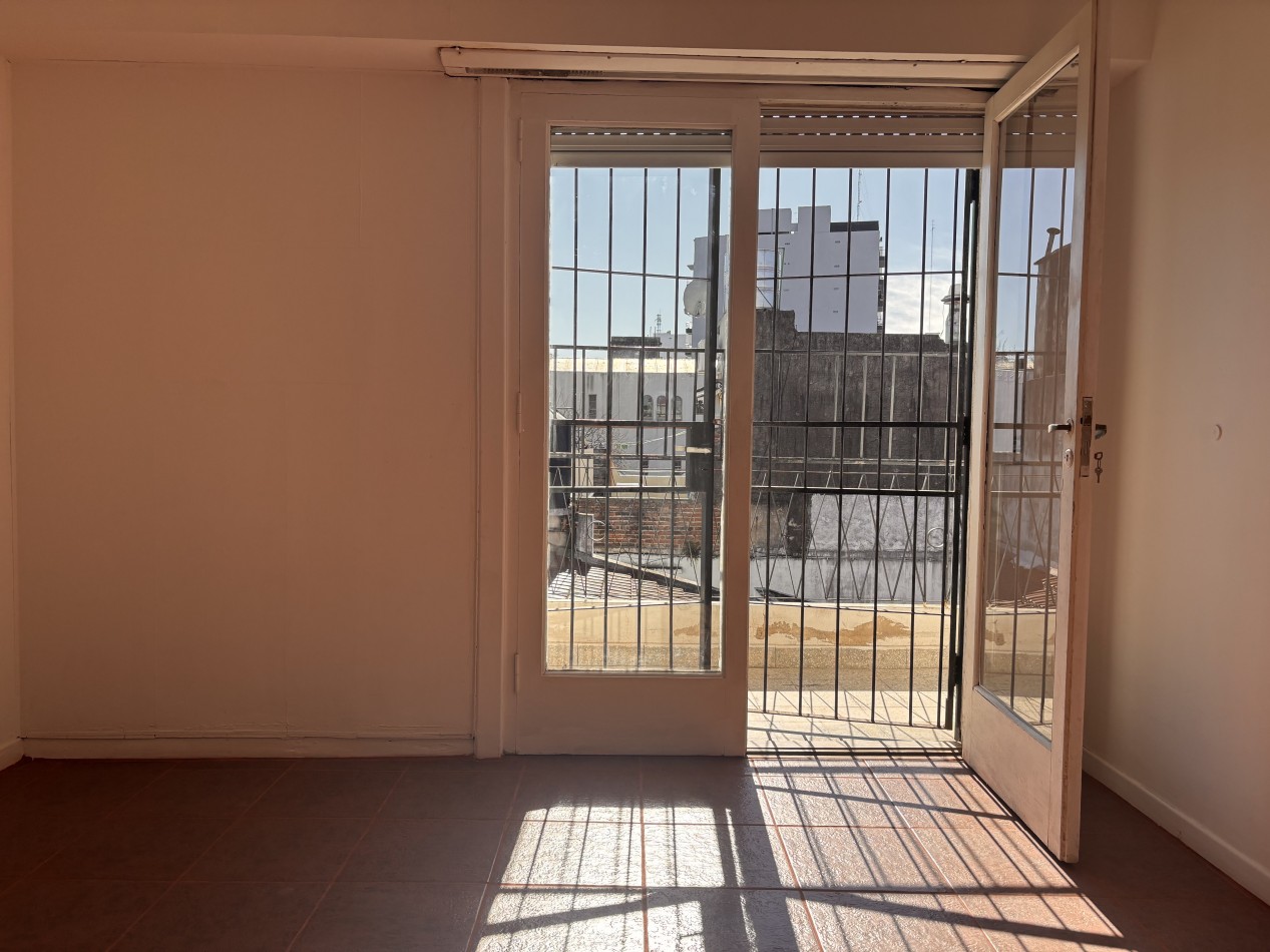Excelente PH al frente con balcon y terraza propia 