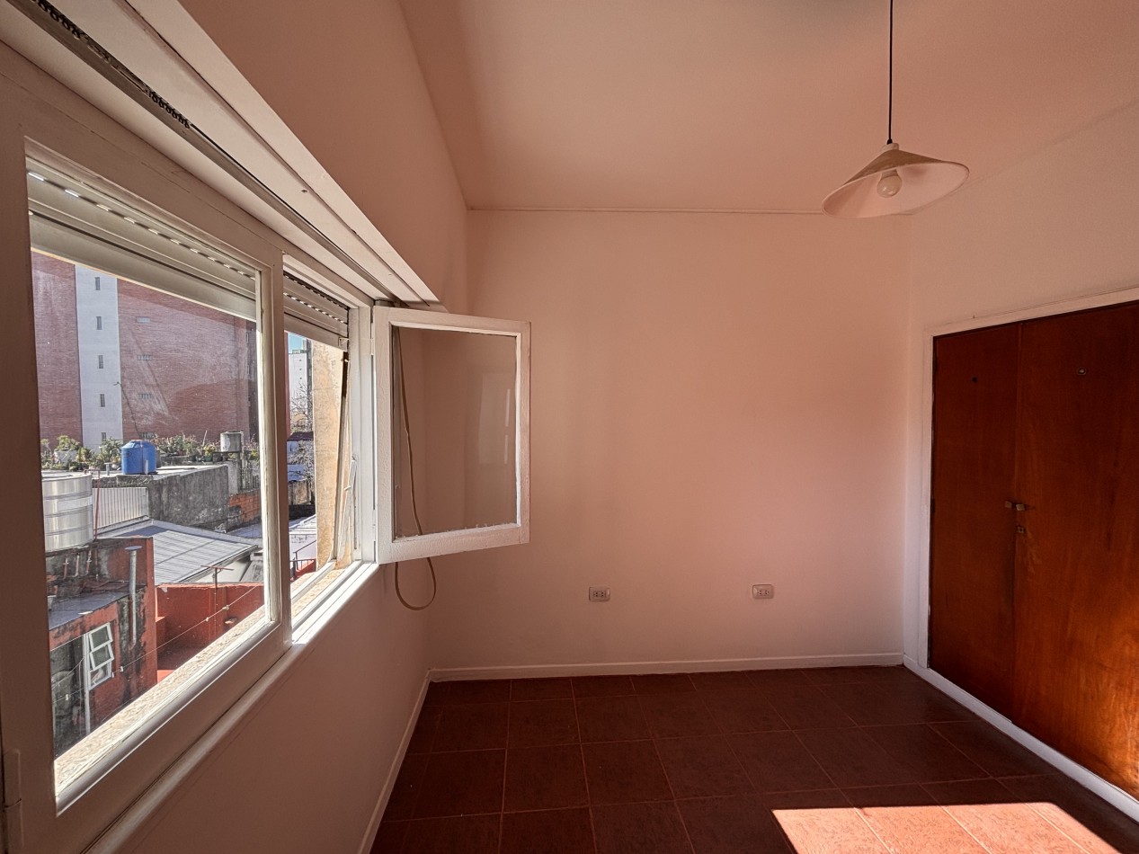 Excelente PH al frente con balcon y terraza propia 