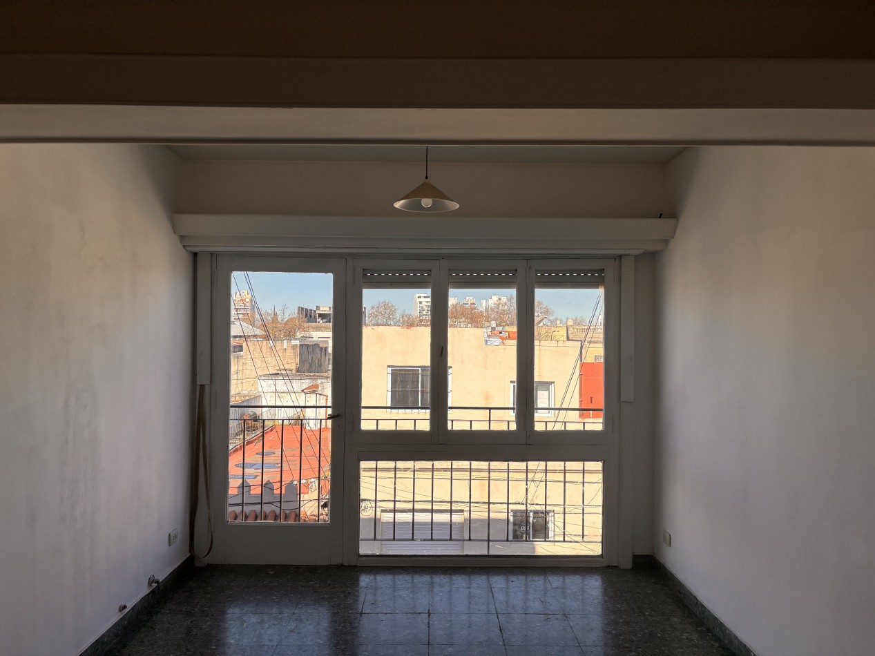 Excelente PH al frente con balcon y terraza propia 