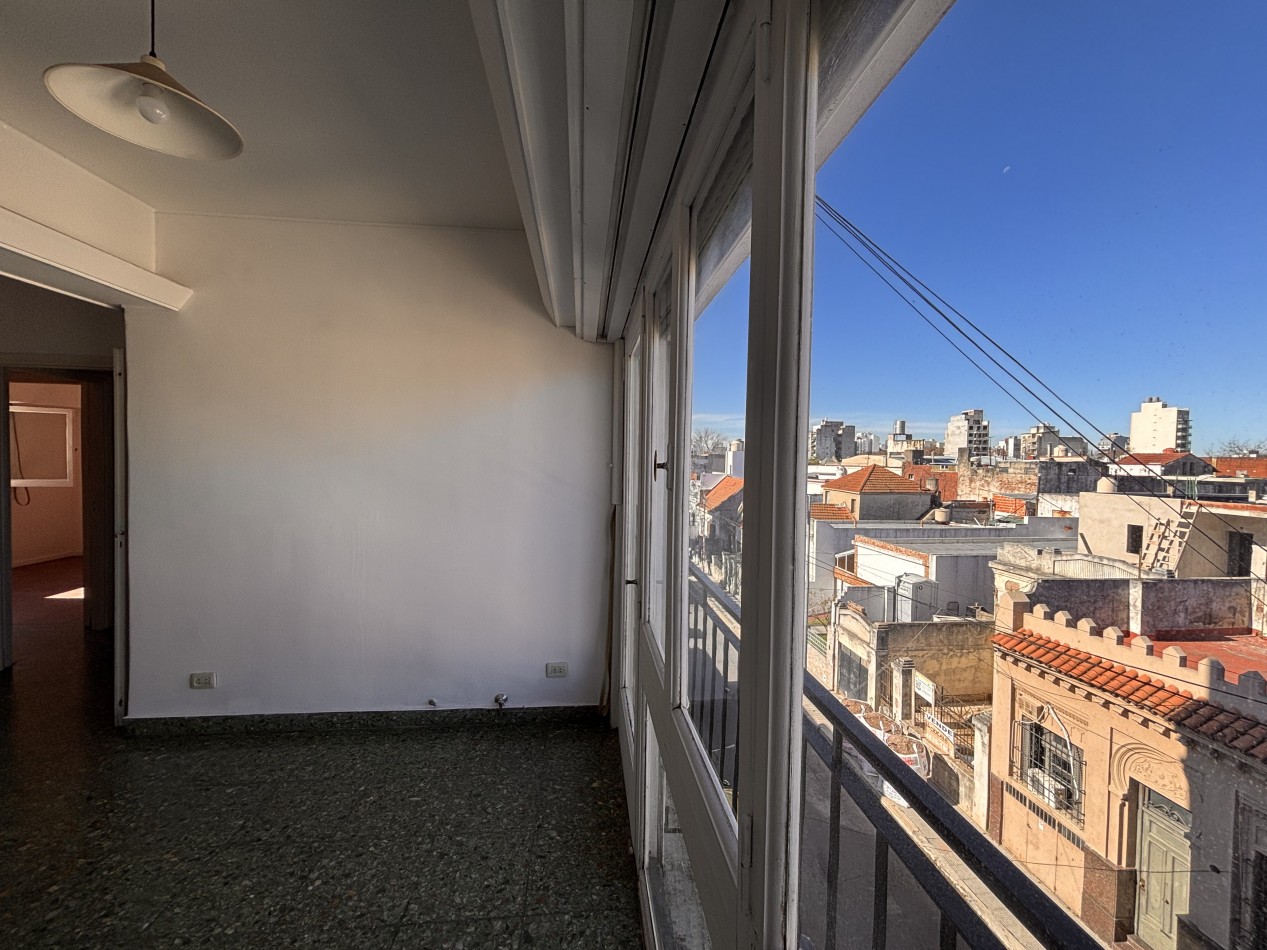Excelente PH al frente con balcon y terraza propia 