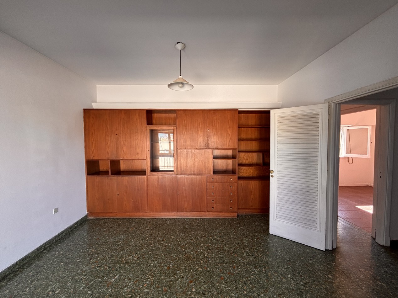 Excelente PH al frente con balcon y terraza propia 