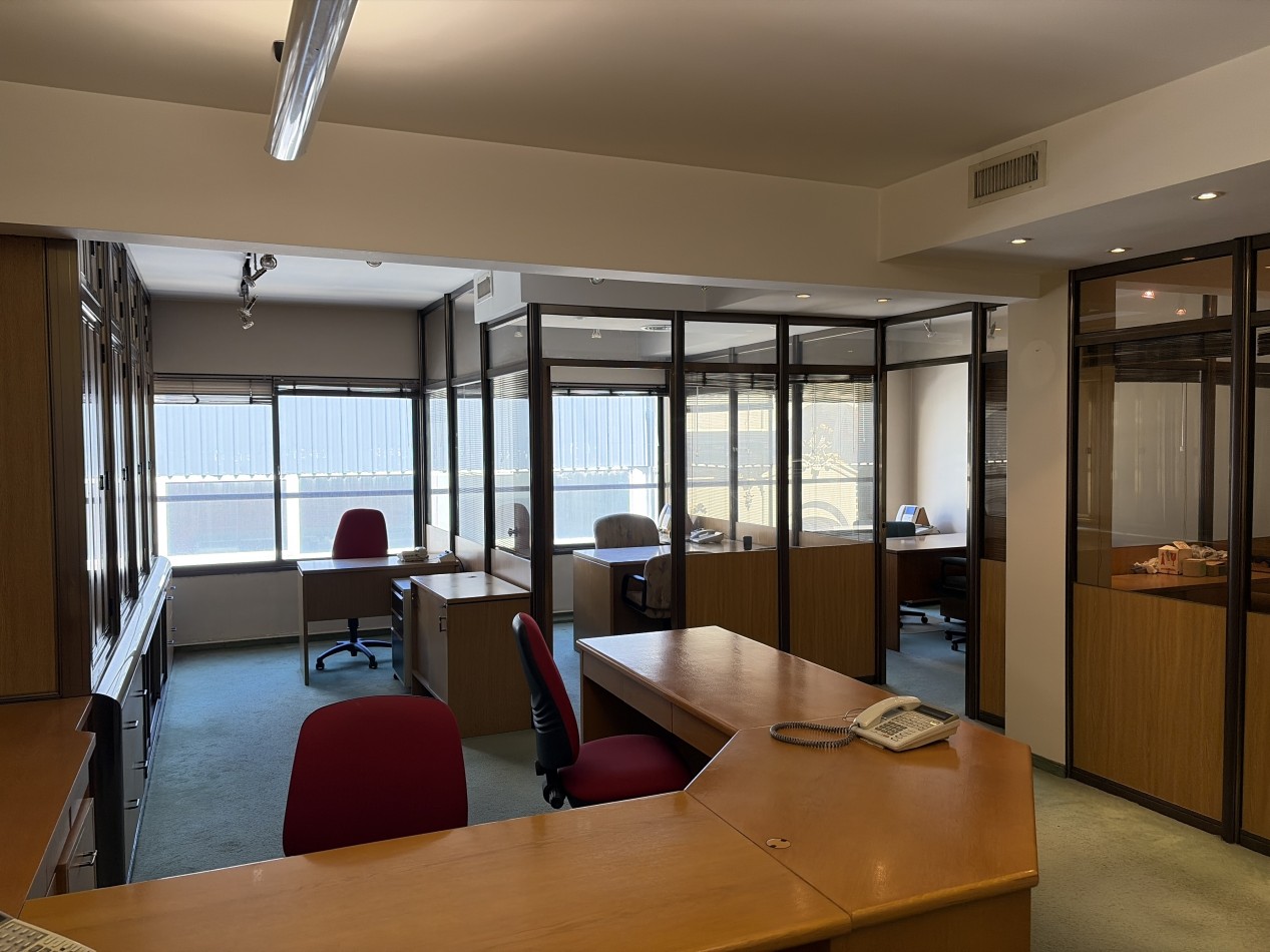 Hermosa y muy funcional oficina en venta 