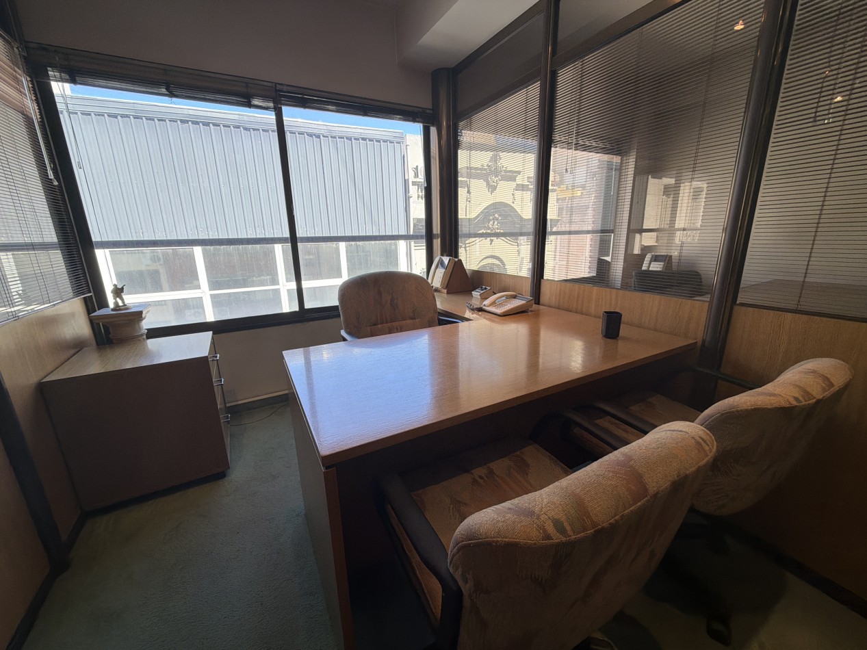 Hermosa y muy funcional oficina en venta 