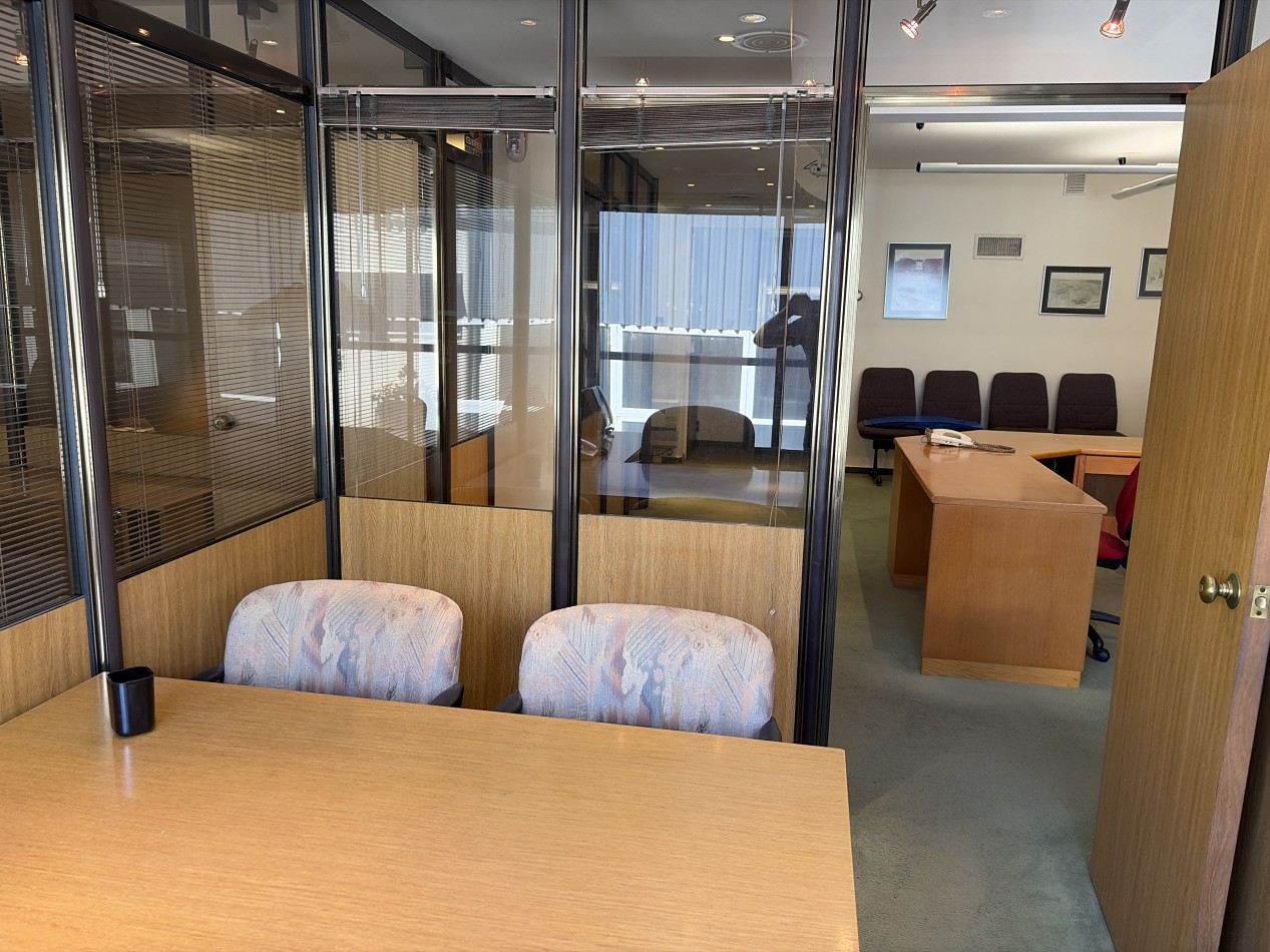 Hermosa y muy funcional oficina en venta 