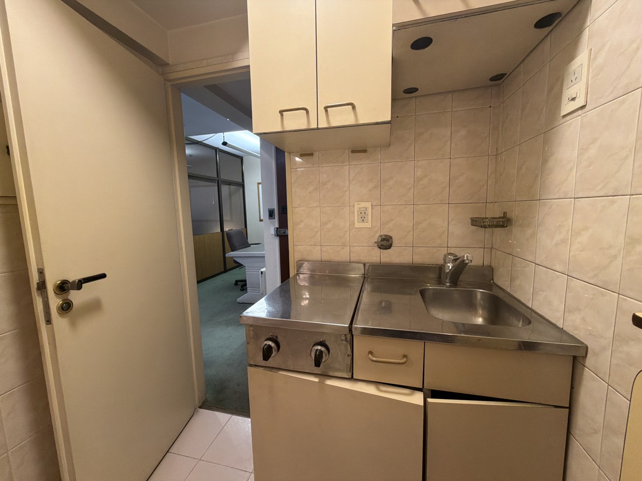 Hermosa y muy funcional oficina en venta 