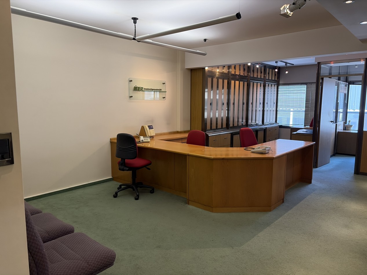 Hermosa y muy funcional oficina en venta 