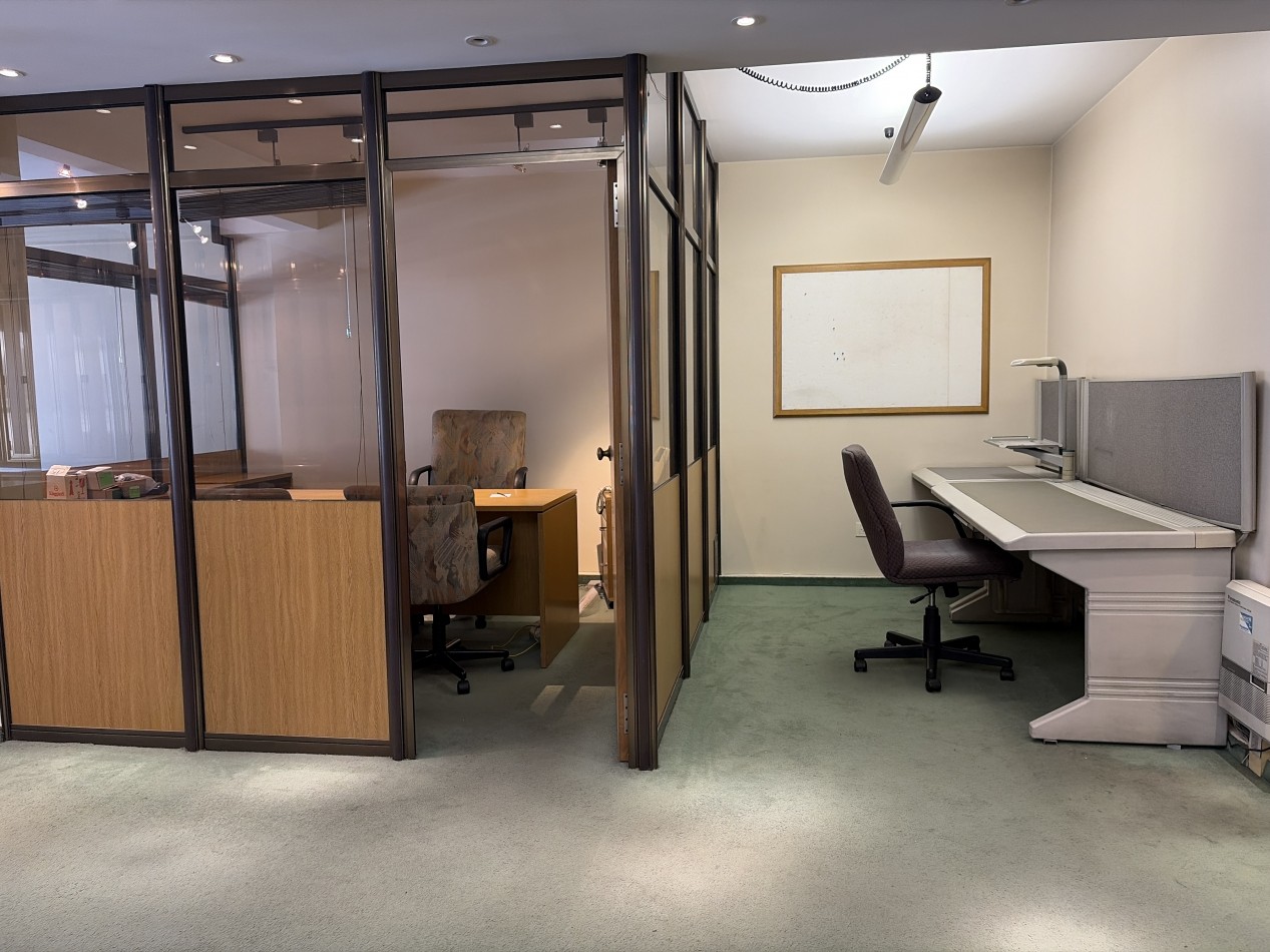 Hermosa y muy funcional oficina en venta 