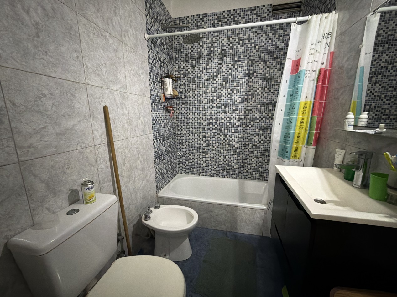 4 ambientes al frente con baño y cocina reciclados