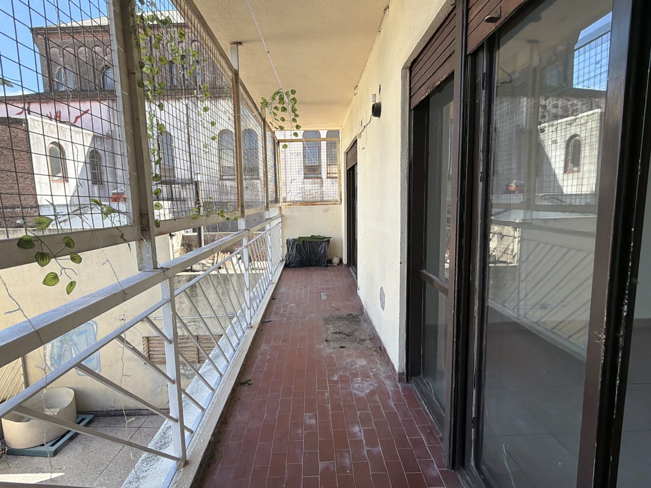 3 ambientes contrafrente con espacio guardacoche y baulera 