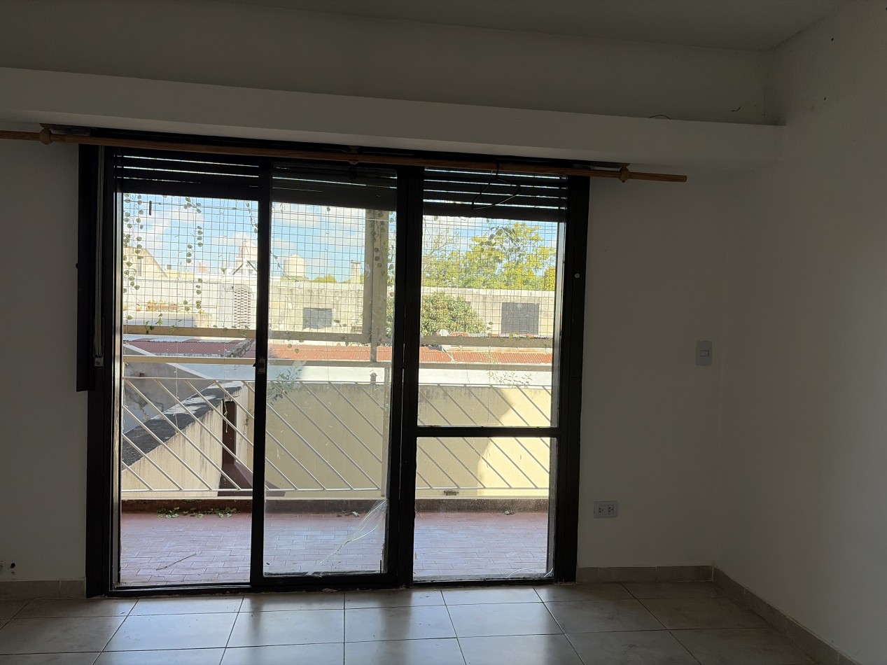 3 ambientes contrafrente con espacio guardacoche y baulera 