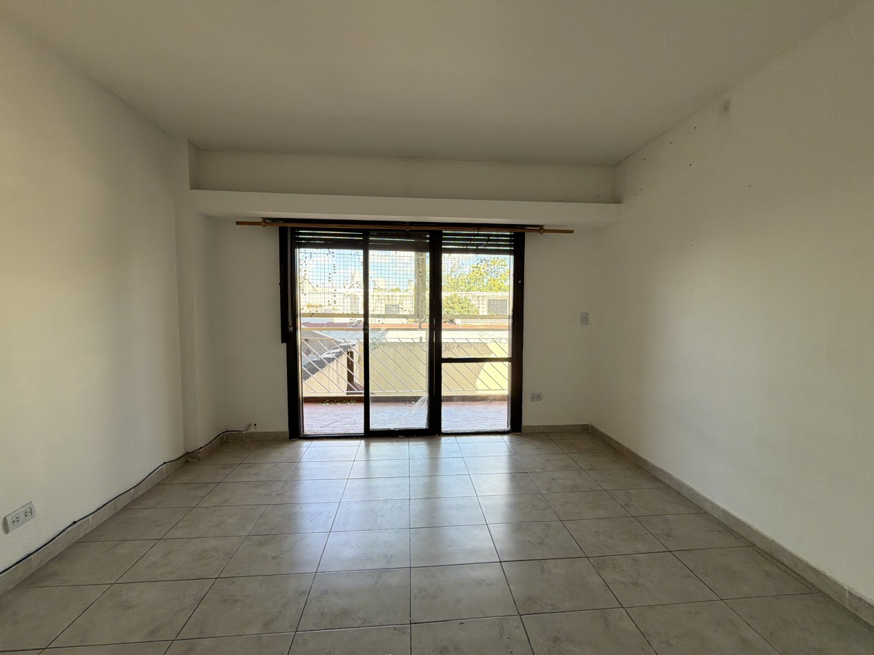 3 ambientes contrafrente con espacio guardacoche y baulera 