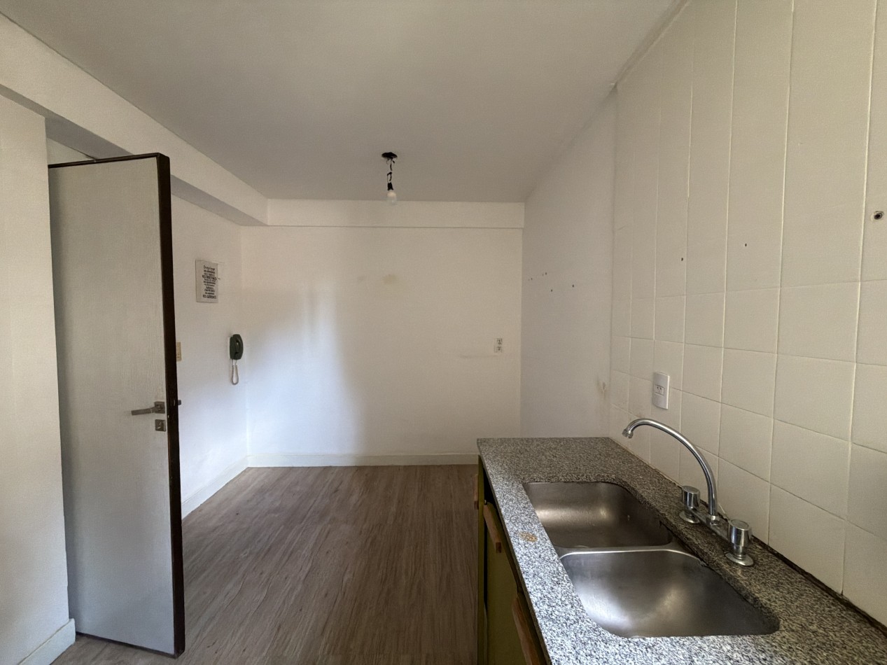 3 ambientes contrafrente con espacio guardacoche y baulera 