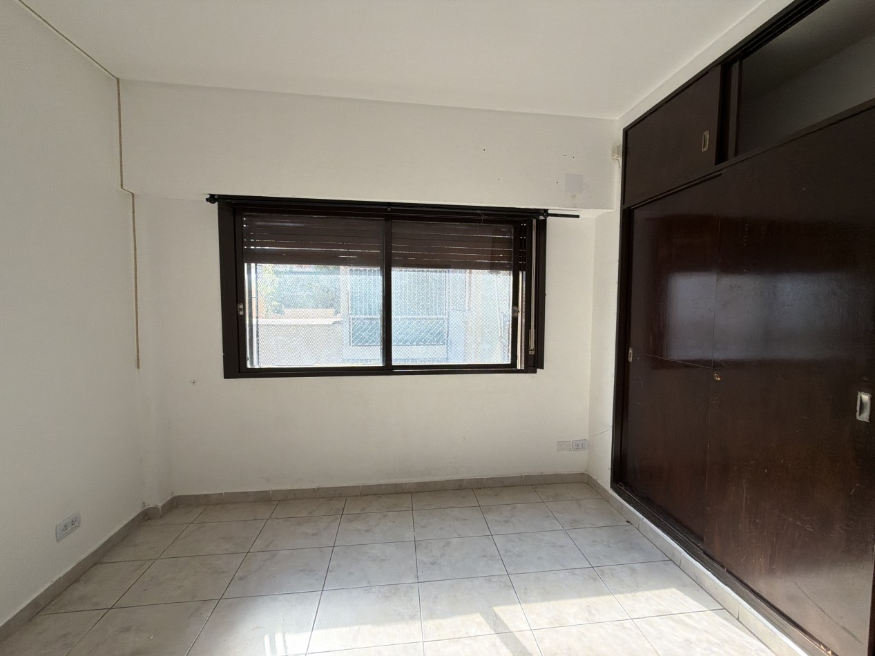 3 ambientes contrafrente con espacio guardacoche y baulera 