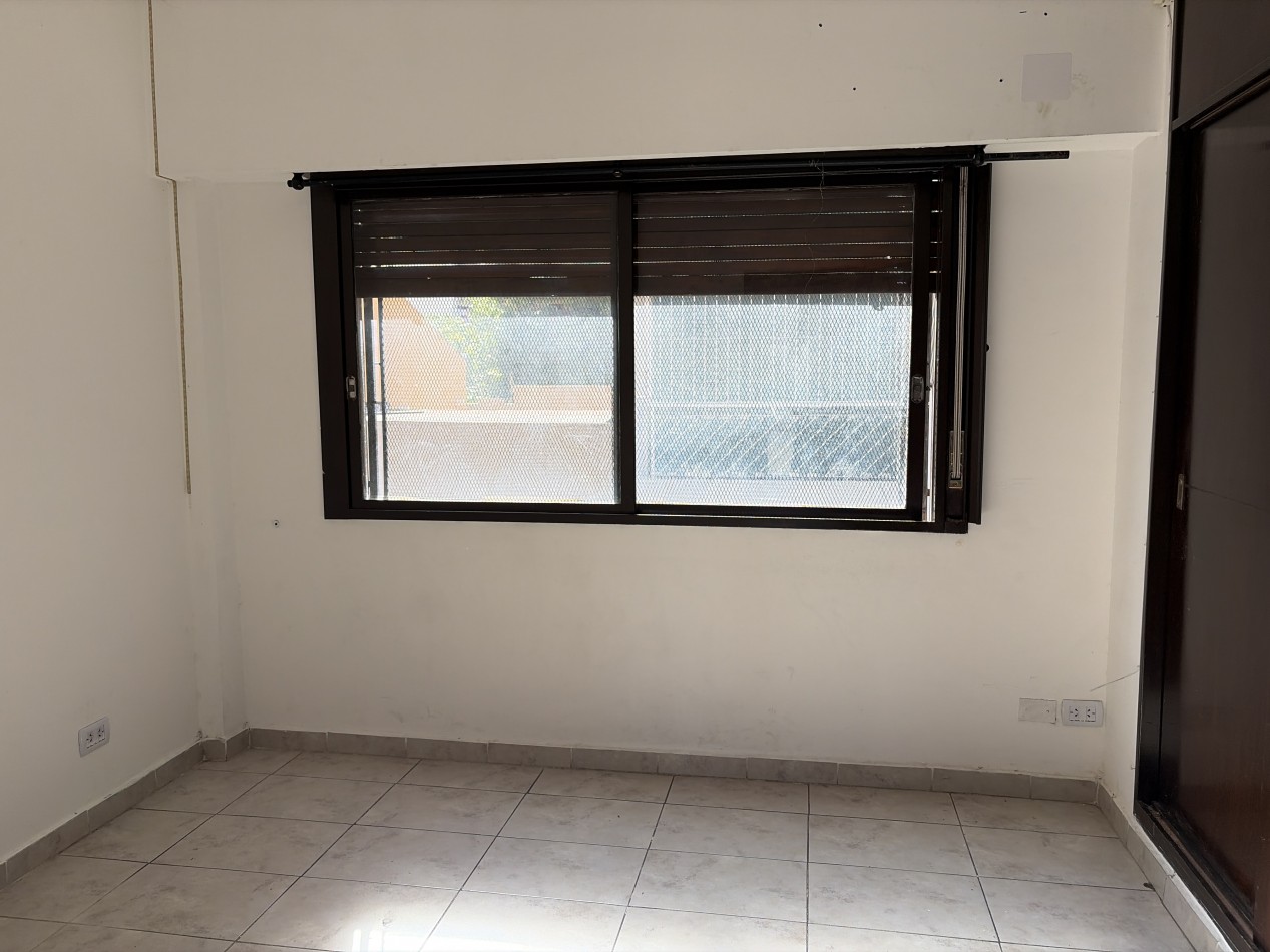 3 ambientes contrafrente con espacio guardacoche y baulera 