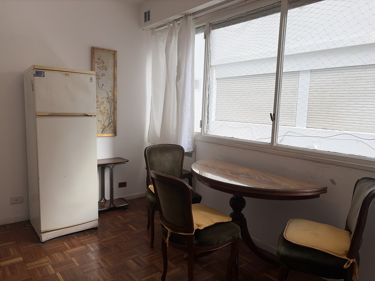 2 ambientes al lateral muy luminosos