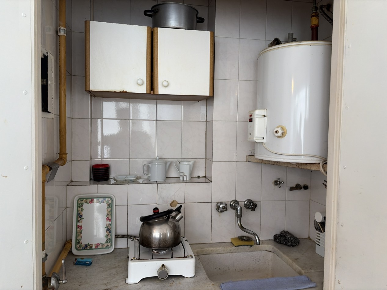 2 ambientes al lateral muy luminosos