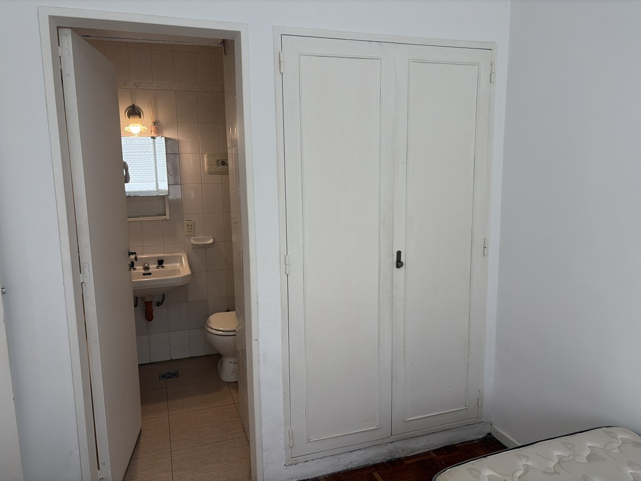 2 ambientes al lateral muy luminosos