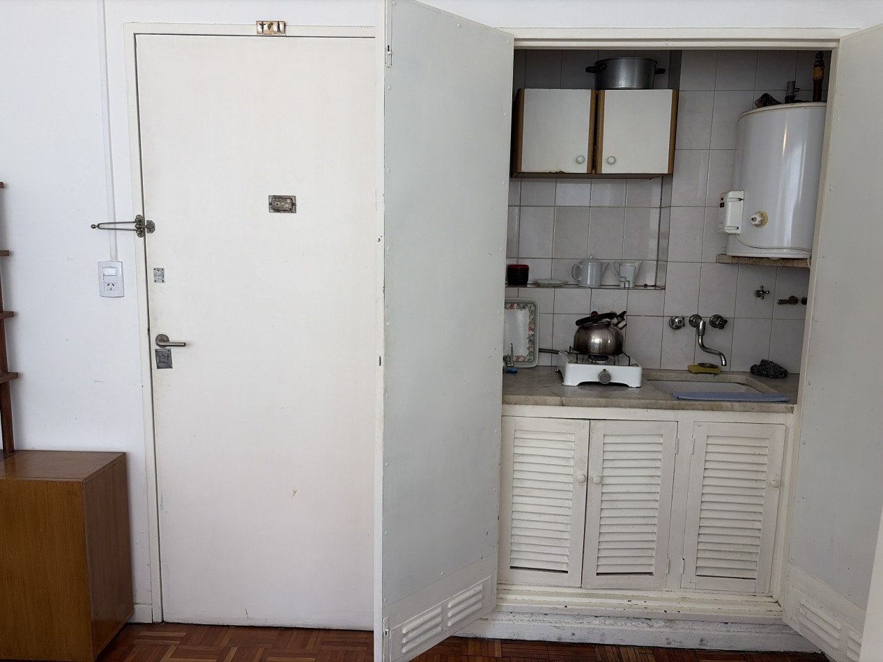 2 ambientes al lateral muy luminosos