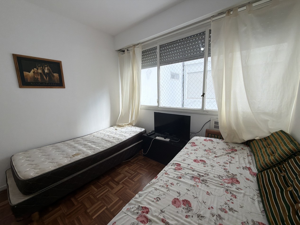 2 ambientes al lateral muy luminosos