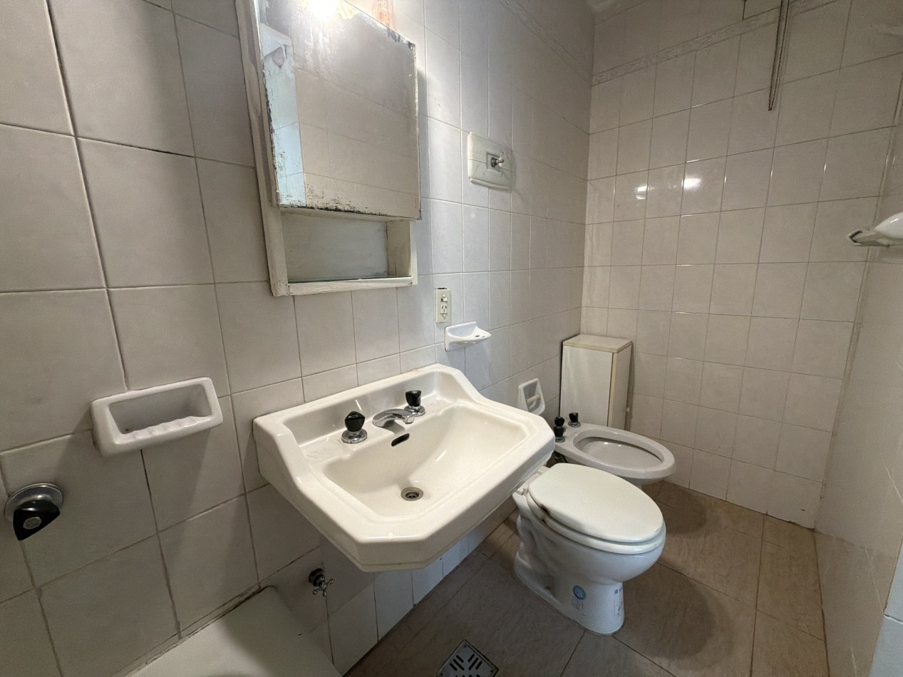 2 ambientes al lateral muy luminosos