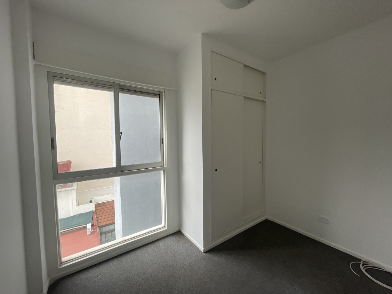 3 ambientes al frente on balcon Cochera y Baulera 