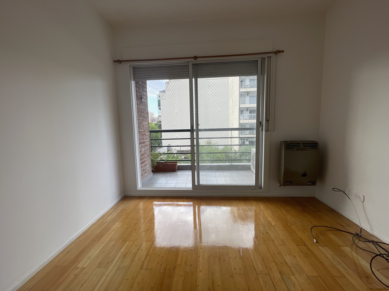 3 ambientes al frente on balcon Cochera y Baulera 