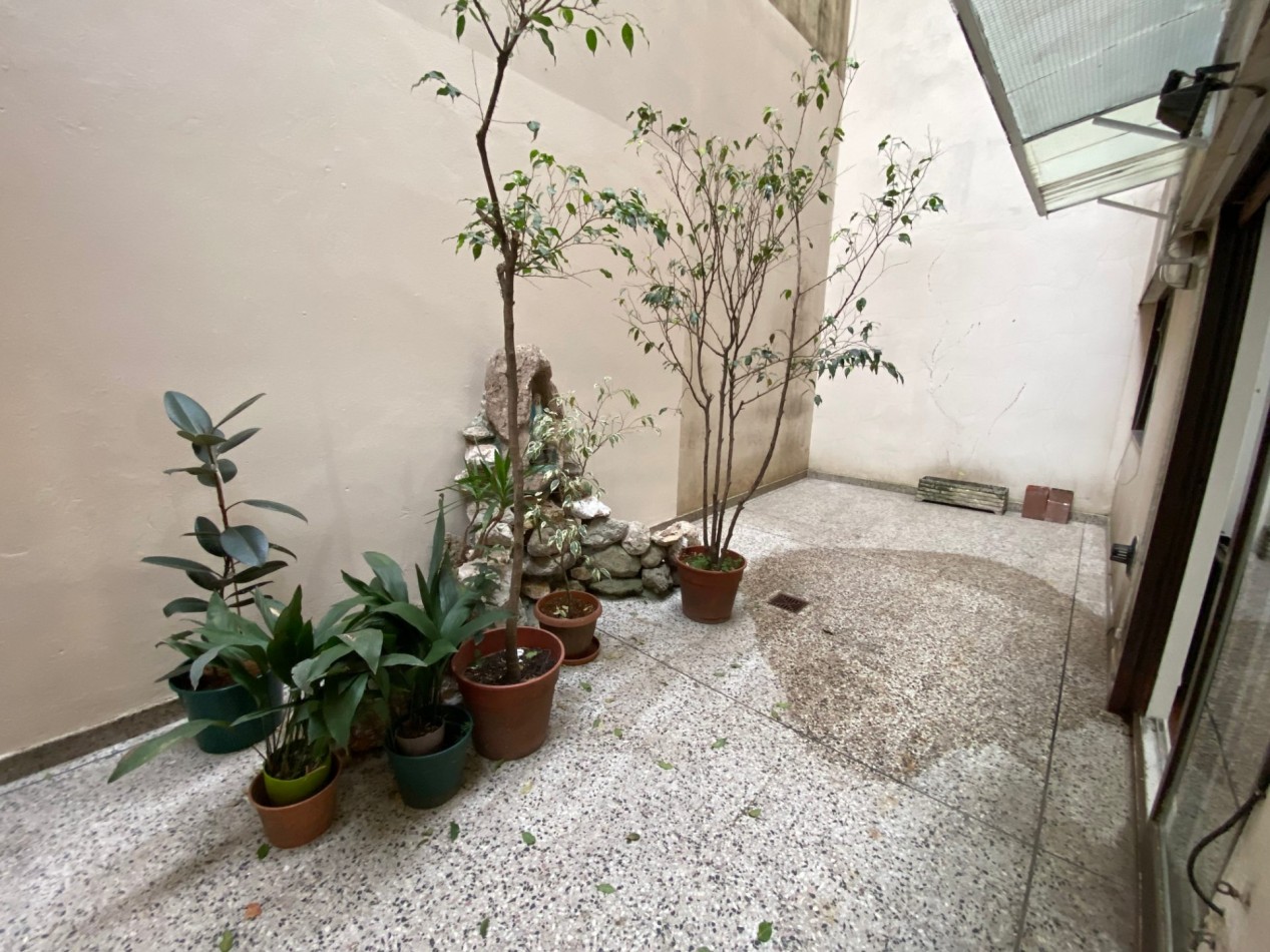 2 ambientes con patio 