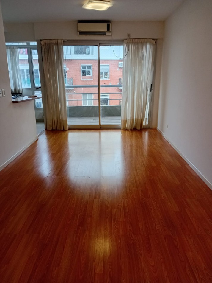 2 ambientes con balcon baño y toilette 