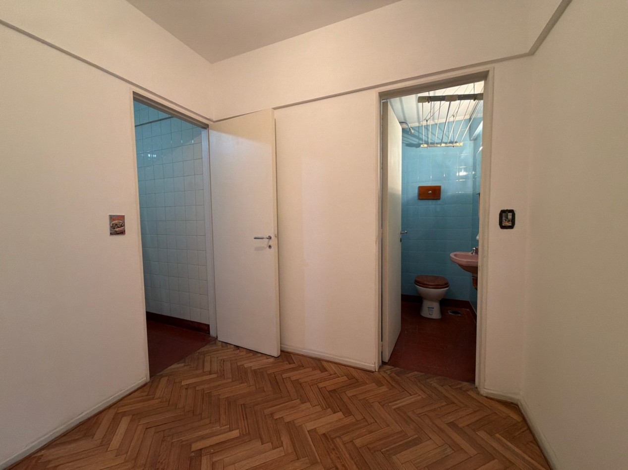 4 ambientes al frente + habitacion de servicio + espacio guarda coche fijo + Baulera 