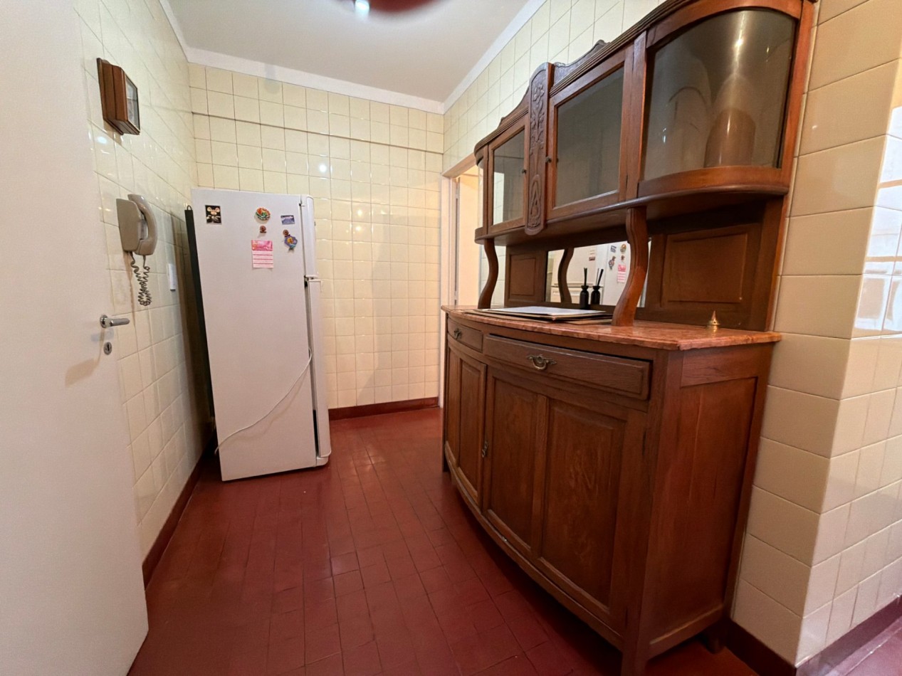 4 ambientes al frente + habitacion de servicio + espacio guarda coche fijo + Baulera 