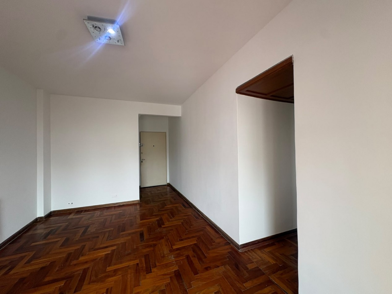 Departamento de 2 ambientes con balcon - Muy luminoso