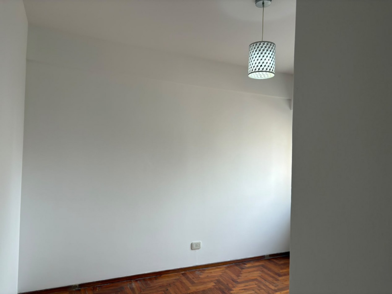 Departamento de 2 ambientes con balcon - Muy luminoso