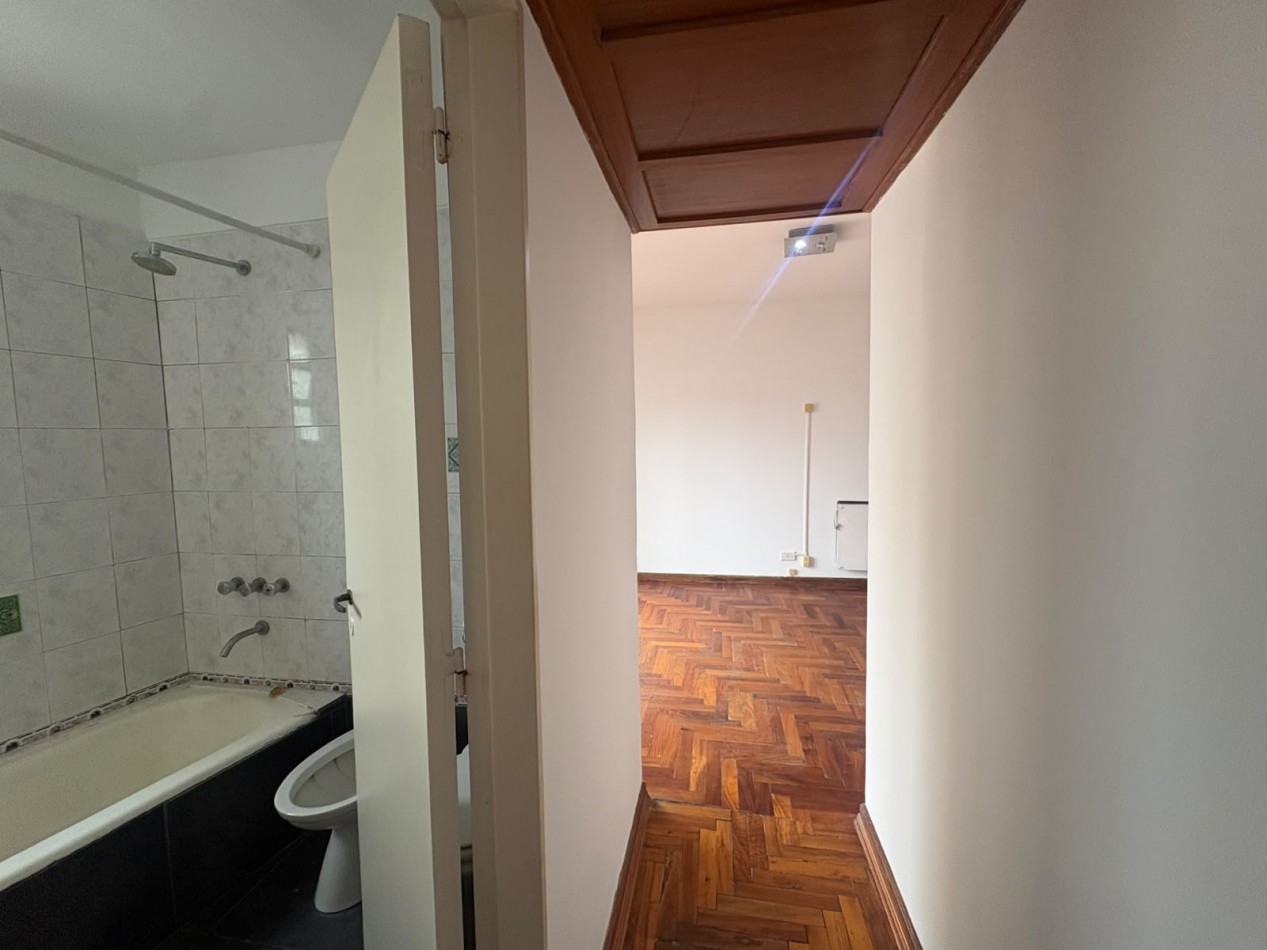 Departamento de 2 ambientes con balcon - Muy luminoso